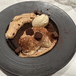 赤白 ブラッスリー - 酒の染みたティラミス