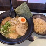 麺屋　志 - サイズ感