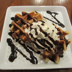 アマメリア エスプレッソ - ワッフル　チョコソース