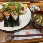 ぼんたぼんた - 8種から選べるおにぎりプレート1,050円