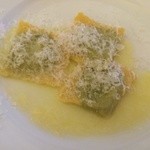 ペレグリーノ - ほうれん草のラビオリ　パルミジャーノレッジャーノチーズ　アップ