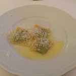 ペレグリーノ - ほうれん草のラビオリ　パルミジャーノレッジャーノチーズ