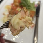 ビストロ　アトリ - サーモンも添えられたバターの風味が良い感じ