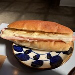 レット イット ビー コーヒー - ハムチーズサンド
