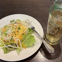 ウルフギャング・パック カフェ 愛知芸術文化センター店 - サラダとフリードリンク