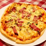 トラットリア ガバチョ - きのこ・ツナ・ベーコンのトマトソースボスカイオーラ