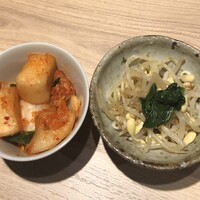八面六秘 - 前菜キムチとナムル