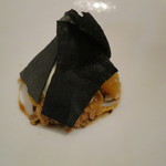 シック プッテートル - フォアグラのムースとホワイト・チョコレート、枇杷、竹炭のチュイル1