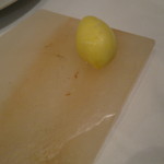 シック プッテートル - ヒマラヤ岩塩の皿と無塩バター