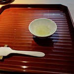 成生 - 別室に移動して
      ㉑キンカンのジェラートと水出し茶とほうじ茶