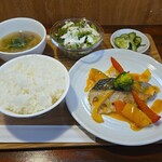 キッチン ブルー グローブ - 鰆ポワレ　焼き野菜ブイヤベースソース、