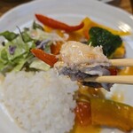 キッチン ブルー グローブ - パプリカを添えて