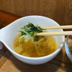 キッチン ブルー グローブ - 具沢山なスープ