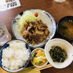 家庭料理居酒屋 よってって - ♪豚肉の生姜焼き定食 ¥700