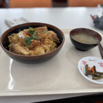 ベースロッジ - かつ丼