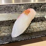 寿司安 - 天然真鯛 笹川流れ藻塩・藤五郎梅