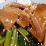 榮濱楼 - お店のヤワニク度基準がわからないのですがトロトロではなかったです、ハイ。醤油系のタレに煮込まれて美味しかったのですが、ご飯の量とバラ肉の量のアンバランスさが目立ったのが残念です....