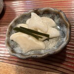 きくや - 常連さん手作りの大根⇒お漬物   ｻｰﾋﾞｽすごくオイシイ