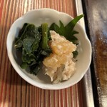 きくや - ほうれん草おひたし と 数の子の粕漬け ｻｰﾋﾞｽ すごくおいしい