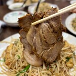 人生餃子 - 分厚くて柔らかいチャーシュー