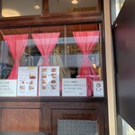 洋食レストラン ロッキー - 行列が出来る店らしい。