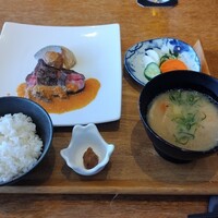 ダイナミックキッチン&バー 響  新宿サザンタワー店 - 国産牛ステーキ香味野菜ソース ダイナミックキッチン&バー 響  新宿サザンタワー店 - 国産牛ステーキ香味野菜ソース
