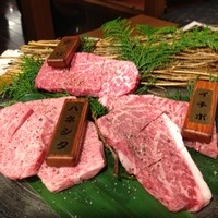 飛騨牛一頭家 馬喰一代 各務原 - コースの三種盛り3人前