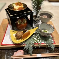 神戸なだ万 - 旬菜（水菜数の子お浸し　海老野菜白酢和え　山芋羹雲丹柚子山葵　イクラ生胡麻クリーム　鮑柔らか煮　カラスミ大根　フグ唐揚げ）