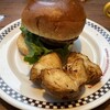 ヴィレッジヴァンガードダイナー - 日替わりランチメニュー(火)炙りモッツァレラチーズバーガー(¥1,090)