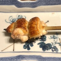 焼鳥 角レ - 手羽先　焼鳥一本目。骨を抜いてあり食べやすい。丁寧に火入れされています。
