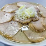 うえんで - どんぶり一面のチャーシュー！超柔らかい