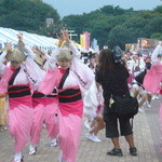 馬事公苑 売店 - 阿波踊り、経堂むらさき連の方たちです（2009 区民まつり）