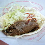 馬事公苑 売店 - スブラキ・500円を購入（2009 区民まつり）