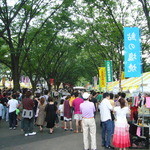 馬事公苑 売店 - 早い時間から大勢集まります（2009 区民まつり）