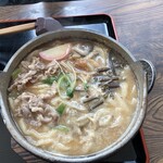 そば屋・かみしな - 煮込肉うどん(味噌)