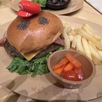 キノピオ・カフェ - マリオバーガーベーコン&チーズ　2500円