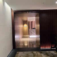 MAISON MARUNOUCHI - エスカレーターを出て右奥がお店の入り口