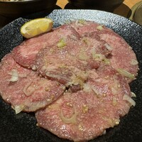 ホルモン焼肉 富や 栄店 - 