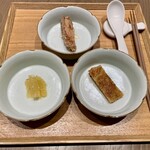 一碗水 - 九菜盆 2 (くらげからし和え、あみえび風味の手羽先唐揚げ、里芋と湯葉 ラードの中国式ベーコン)