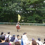 馬事公苑 売店 - 甲冑競馬が始まるようです　（2012 愛馬の日）