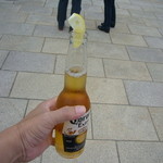 馬事公苑 売店 - コロナビール400円、今年はライムじゃなくてレモンでやんの　（2012 愛馬の日）