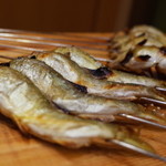 銀座おかもと - 琵琶湖の若鮎（焼き上がり 暫く冷ましてましたね） 2014.6.1x