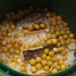 銀座おかもと - 太刀魚とひよこ豆？の土鍋炊き込みご飯 2014.6.1x