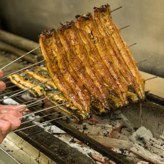 103年の歴史を誇る自慢の蒲焼きと、親しみやすい割烹料理