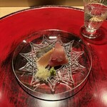 282992808 - 50°の油で火を入れた鰆、本メジ鮪、ザボン、わさび