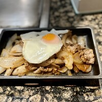 鉄板焼 東洋 - じゅうじゅう焼定食、目玉焼き