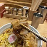 銀座 朧月 - 軽く炙られたチャーシュー(美味しい)2枚目