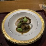 おかもと - 1皿目
      白甘鯛、淀大根、堀川牛蒡、タラの芽、蕗の薹の吉野あんかけ。