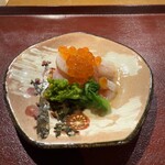 おかもと - 7皿目
      越前蟹の刺身、菜の花、イクラ