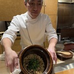 おかもと - 9皿目
      穴子、筍、壬生菜、実山椒の炊き込みご飯。
